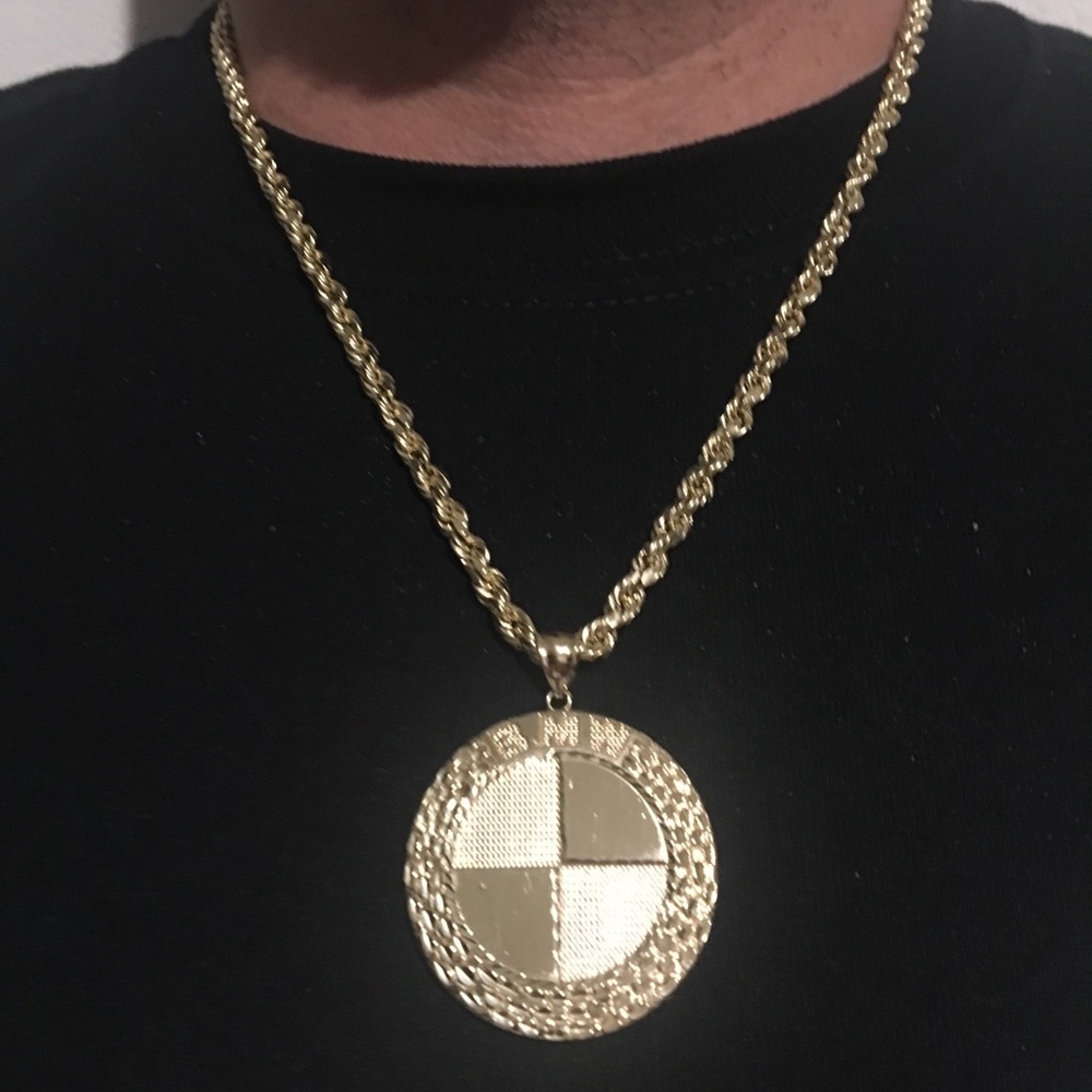 Men gold chain and pendant